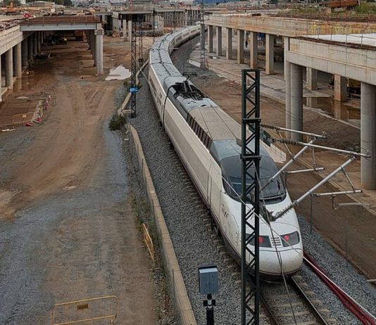 Retrasos en los trenes de alta velocidad entre Barcelona y Girona por un robo de cable Retrasos en los trenes de alta velocidad entre Barcelona y Girona por un robo de cable