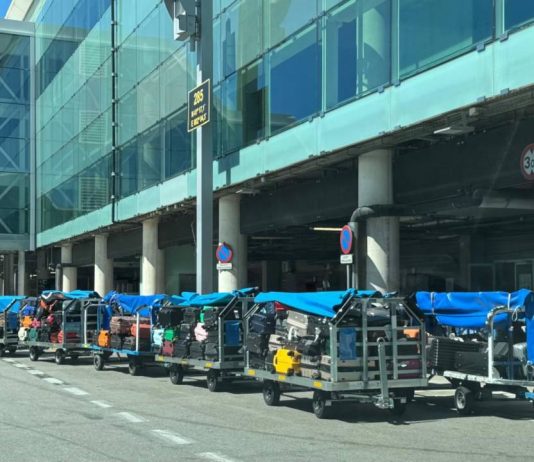 Huelga indefinida del personal de handling en El Prat desde el 4 de agosto Huelga indefinida del personal de handling en El Prat desde el 4 de agosto