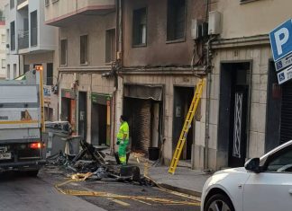 La quema de tres contenedores en el Guinardó reaviva el miedo entre los vecinos La quema de tres contenedores en el Guinardó reaviva el miedo entre los vecinos