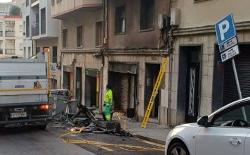 La quema de tres contenedores en el Guinardó reaviva el miedo entre los vecinos La quema de tres contenedores en el Guinardó reaviva el miedo entre los vecinos