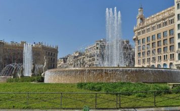 Las fonts Bessones de la plaza Catalunya vuelven a funcionar Las fonts Bessones de la plaza Catalunya vuelven a funcionar