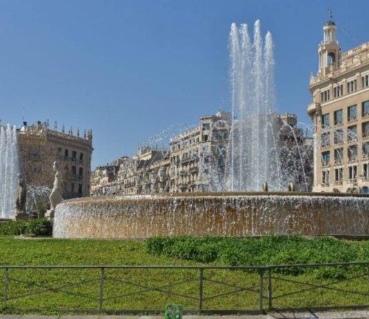 Las fonts Bessones de la plaza Catalunya vuelven a funcionar Las fonts Bessones de la plaza Catalunya vuelven a funcionar