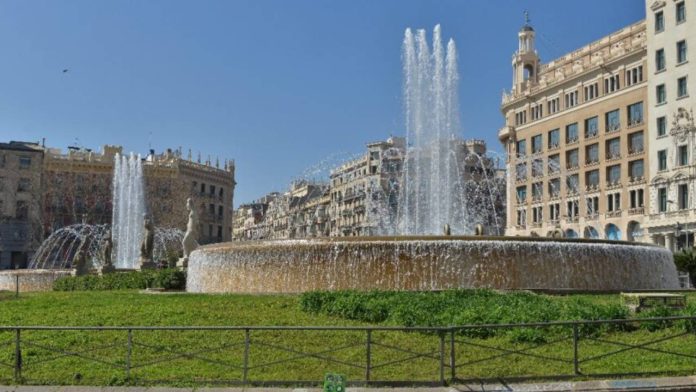 Las fonts Bessones de la plaza Catalunya vuelven a funcionar Las fonts Bessones de la plaza Catalunya vuelven a funcionar