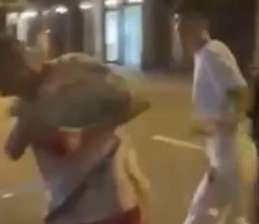 Los Mossos investigan varias agresiones gratuitas de un grupo en el Eixample Los Mossos investigan varias agresiones gratuitas de un grupo en el Eixample