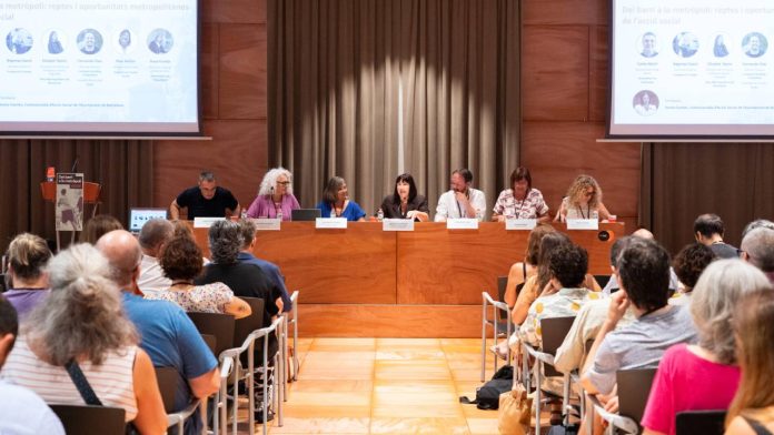 Los barrios afrontan los grandes retos sociales de la metrópoli de Barcelona