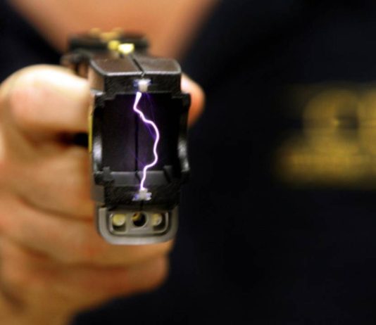 Luz verde al uso de las pistolas Taser por parte de la Guàrdia Urbana Luz verde al uso de las pistolas Taser por parte de la Guàrdia Urbana