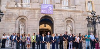 Minuto de silencio en Barcelona por la víctima de violencia machista en Sant Martí Minuto de silencio en Barcelona por la víctima de violencia machista en Sant Martí
