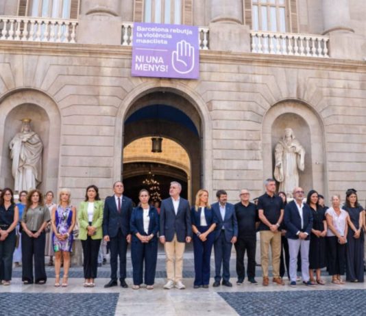 Minuto de silencio en Barcelona por la víctima de violencia machista en Sant Martí Minuto de silencio en Barcelona por la víctima de violencia machista en Sant Martí