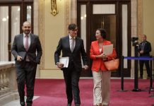 PSC, ERC y Comuns aprueban los presupuestos de Illa y refuerzan la legislatura PSC, ERC y Comuns aprueban los presupuestos de Illa y refuerzan la legislatura