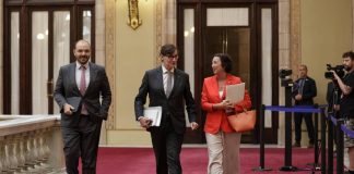 PSC, ERC y Comuns aprueban los presupuestos de Illa y refuerzan la legislatura PSC, ERC y Comuns aprueban los presupuestos de Illa y refuerzan la legislatura