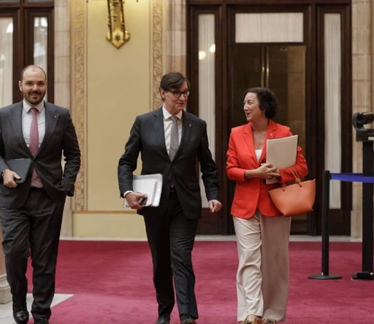 PSC, ERC y Comuns aprueban los presupuestos de Illa y refuerzan la legislatura PSC, ERC y Comuns aprueban los presupuestos de Illa y refuerzan la legislatura