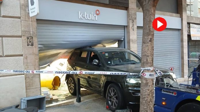 Robo con alunizaje en una tienda de Apple en la calle Muntaner
