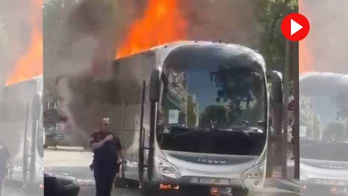 Se incendia un autocar en la rambla de Guipúzcoa sin dejar heridos