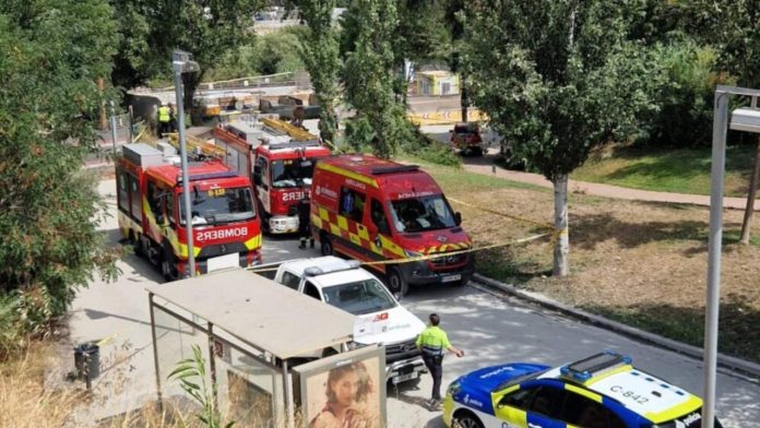 Un derrumbe en las obras del R2 en Vallbona provoca cortes ferroviarios y retrasos