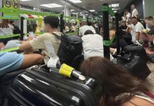 Un hombre lanza una mochila en la T2 de El Prat al grito de ‘Allahu Akbar’ Un hombre lanza una mochila en la T2 de El Prat al grito de 'Allahu Akbar'