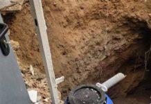 Un socavón de ocho metros obliga a desalojar cinco edificios en el Putxet Un socavón de ocho metros obliga a desalojar cinco edificios en el Putxet