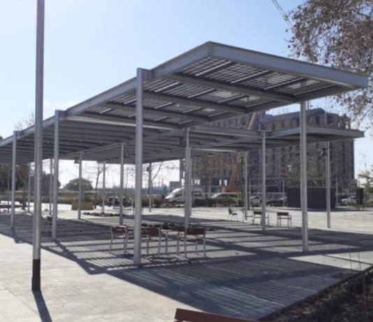 Barcelona activa una pérgola fotovoltaica en el Parque de las Trece Rosas Barcelona activa una pérgola fotovoltaica en el Parque de las Trece Rosas