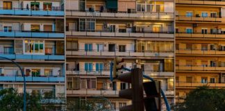 Barcelona amplía ayudas a las comunidades que prohíban pisos turísticos