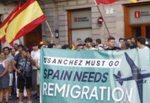 Barcelona llevará a Fiscalía los mensajes xenófobos de Save Europe Act Barcelona llevará a Fiscalía los mensajes xenófobos de Save Europe Act