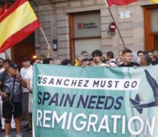 Barcelona llevará a Fiscalía los mensajes xenófobos de Save Europe Act Barcelona llevará a Fiscalía los mensajes xenófobos de Save Europe Act