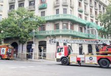 Desprendimiento de un balcón en un edificio de la calle Casanova de Barcelona Desprendimiento de un balcón en un edificio de la calle Casanova de Barcelona