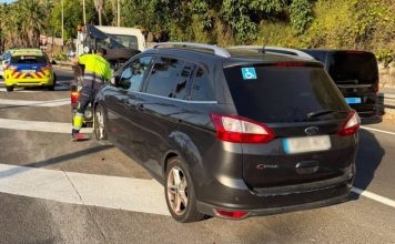 Detenido un conductor en Barcelona por transporte ilegal de pasajeros y alcoholemia positiva Detenido un conductor en Barcelona por transporte ilegal de pasajeros y alcoholemia positiva