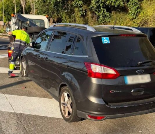 Detenido un conductor en Barcelona por transporte ilegal de pasajeros y alcoholemia positiva Detenido un conductor en Barcelona por transporte ilegal de pasajeros y alcoholemia positiva