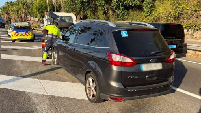 Detenido un conductor en Barcelona por transporte ilegal de pasajeros y alcoholemia positiva