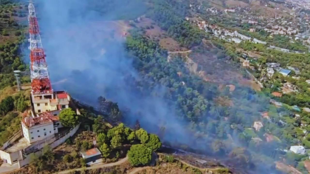 Investigan un asentamiento como origen del incendio de Collserola 2 Estabilizado el incendio forestal de Collserola tras quemar 10 hectáreas
