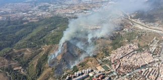 Incendio en Collserola: desalojos en Torre Baró por el fuego Incendio en Collserola: desalojos en Torre Baró por el fuego