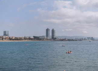 Los Bomberos de Barcelona refuerzan el salvamento acuático en el litoral Los Bomberos de Barcelona refuerzan el salvamento acuático en el litoral