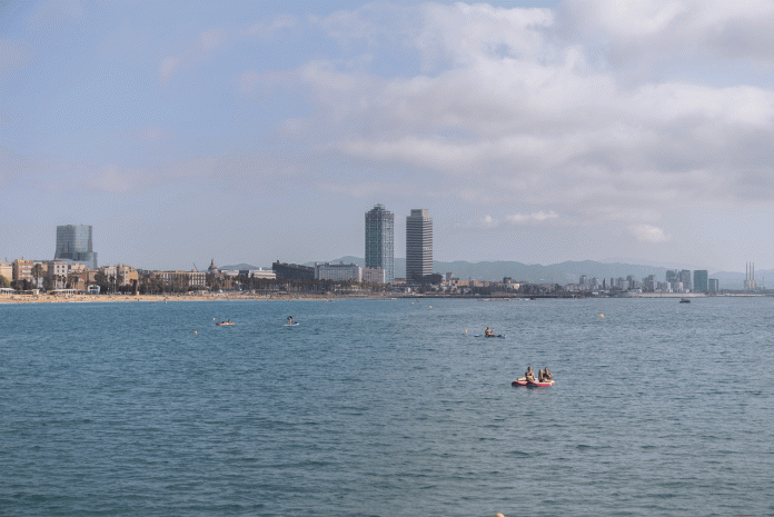 Los Bomberos de Barcelona refuerzan el salvamento acuático en el litoral