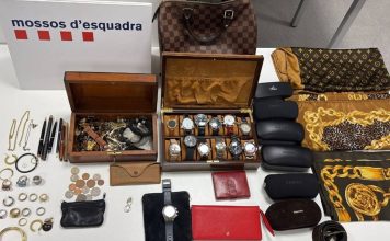 Los Mossos detienen a seis personas por robos en viviendas de Barcelona Los Mossos detienen a seis personas por robos en viviendas de Barcelona