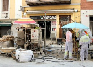 Los vecinos de tres fincas del Putxet no podrán volver a casa hasta 2027 Los vecinos de tres fincas del Putxet no podrán volver a casa hasta 2027