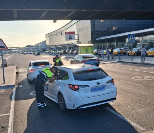 Nuevo operativo contra VTC sin autorización en el aeropuerto de Barcelona Nuevo operativo contra VTC sin autorización en el aeropuerto de Barcelona