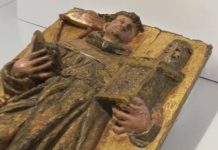 Recuperan en Barcelona un relieve del siglo XVI robado en un monasterio de Navarra Recuperan en Barcelona un relieve del siglo XVI robado en un monasterio de Navarra