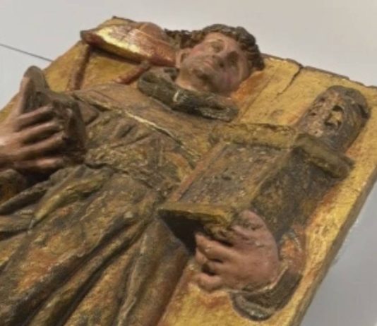 Recuperan en Barcelona un relieve del siglo XVI robado en un monasterio de Navarra Recuperan en Barcelona un relieve del siglo XVI robado en un monasterio de Navarra