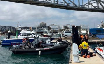Rescatan a dos personas tras caer al mar desde una embarcación en Barcelona Rescatan a dos personas tras caer al mar desde una embarcación en Barcelona