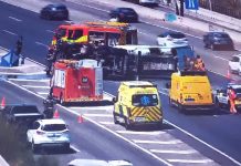 Un camión de basura volcado del Ayuntamiento de Barcelona obliga a cortar la C-58 Un camión de basura volcado del Ayuntamiento de Barcelona obliga a cortar la C-58