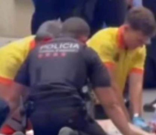 Un hombre queda en estado crÃtico tras un apuñalamiento en el Borne de Barcelona Un hombre queda en estado crÃtico tras un apuñalamiento en el Borne de Barcelona