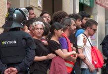 Ada Colau se moviliza contra el desahucio de una vecina de Gràcia Ada Colau se moviliza contra el desahucio de una vecina de Gràcia