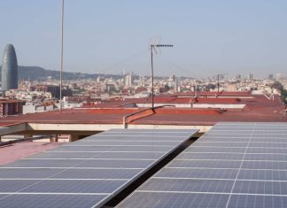 Barcelona cede 10 cubiertas para impulsar comunidades energéticas Barcelona cede 10 cubiertas para impulsar comunidades energéticas