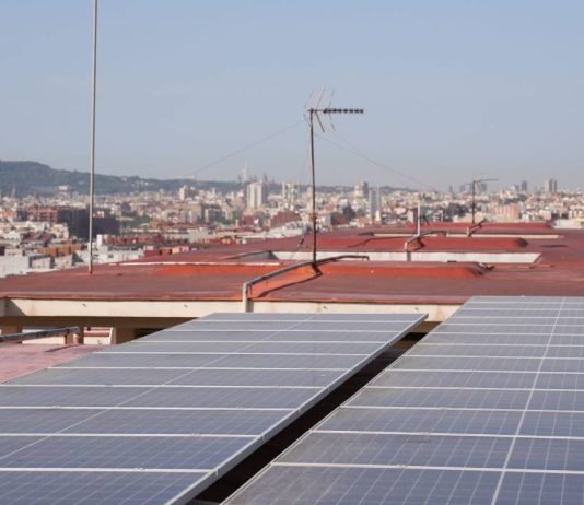 Barcelona cede 10 cubiertas para impulsar comunidades energéticas Barcelona cede 10 cubiertas para impulsar comunidades energéticas