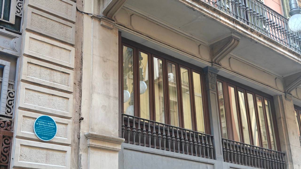 Barcelona homenajea a Gustau Muñoz con una placa de memoria