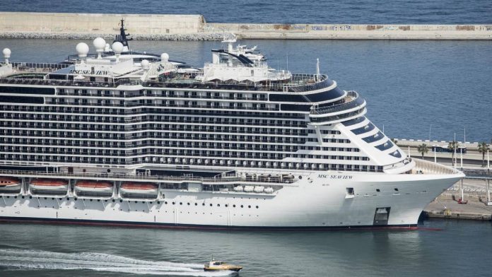 Barcelona plantea subir a 24 euros el recargo a cruceristas
