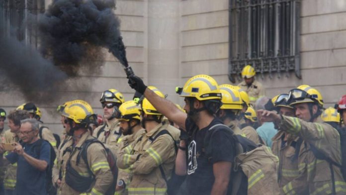 Bomberos de la Generalitat reclaman mejoras laborales y más recursos