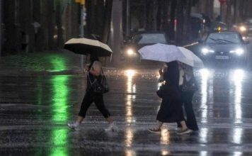 Clases suspendidas y teletrabajo por lluvias intensas en Barcelona Clases suspendidas y teletrabajo por lluvias intensas en Barcelona