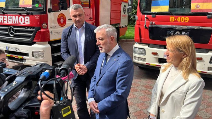 Collboni llega a Kyiv y renueva el acuerdo con Barcelona