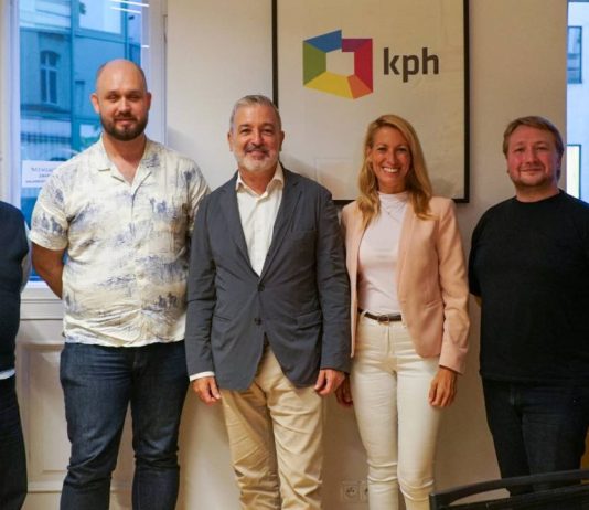 Collboni refuerza en Varsovia los lazos de Barcelona con el colectivo LGTBI Collboni refuerza en Varsovia los lazos de Barcelona con el colectivo LGTBI