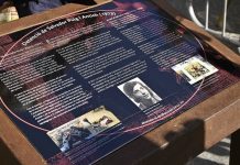 El Eixample homenajea a Salvador Puig i Antich con un atril El Eixample homenajea a Salvador Puig i Antich con un atril